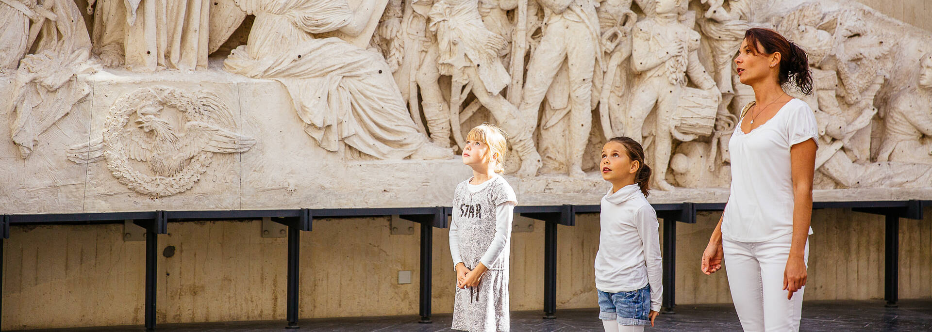 Visite en famille de la galerie David d'Angers © Les Conteurs