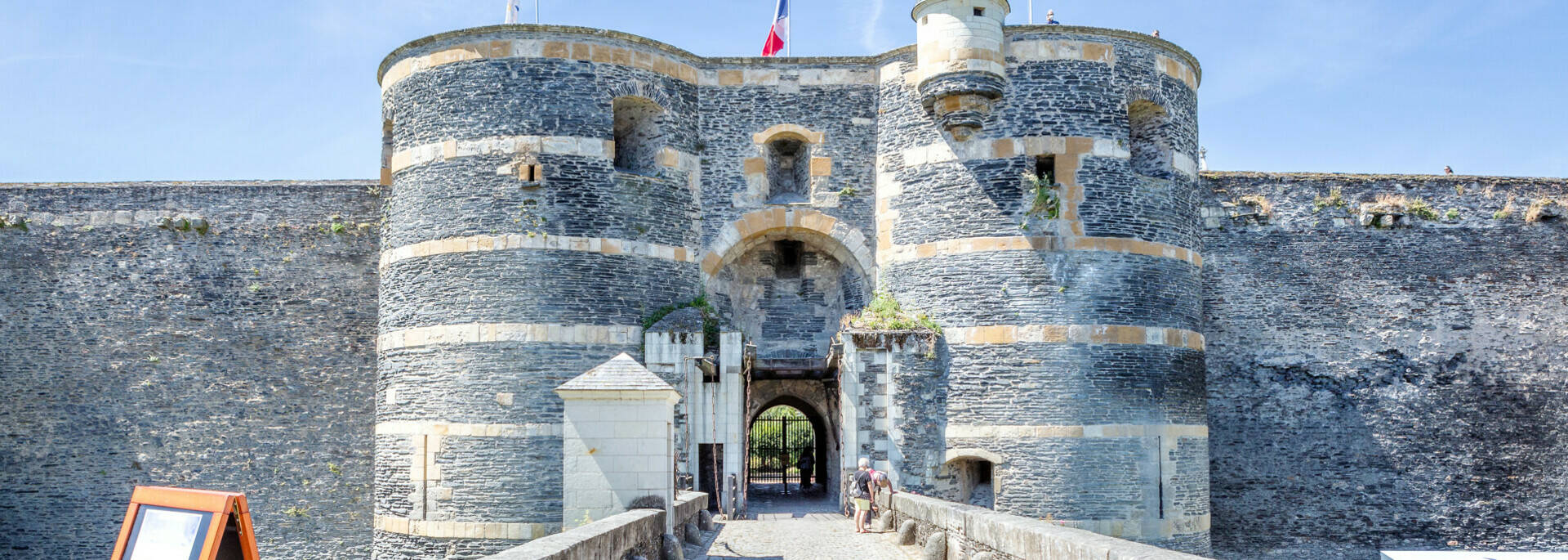 Medium shot of the château d'Angers