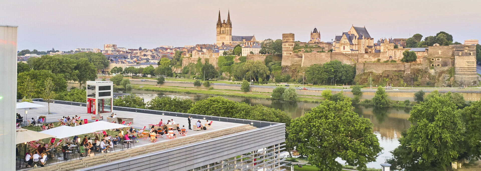 Vue aérienne sur le Château d'Angers, la Maine et la Réserve