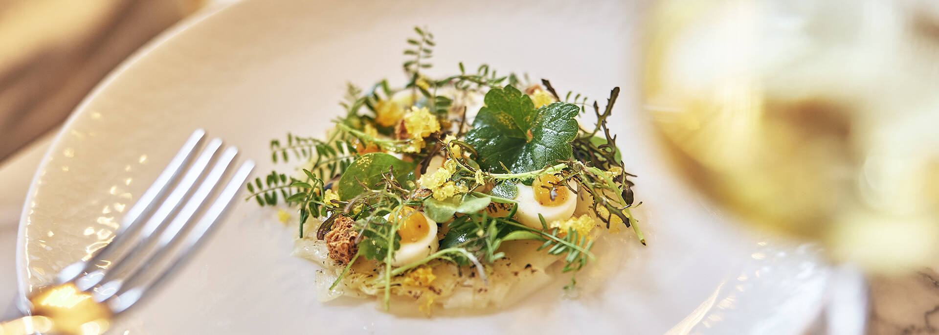 Primer plano de un plato en un restaurante