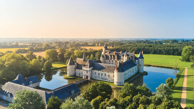 View on the château du Plessis Bourré