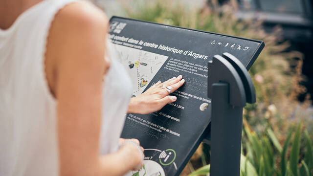 Patrimonial lectern in Braille in Angers