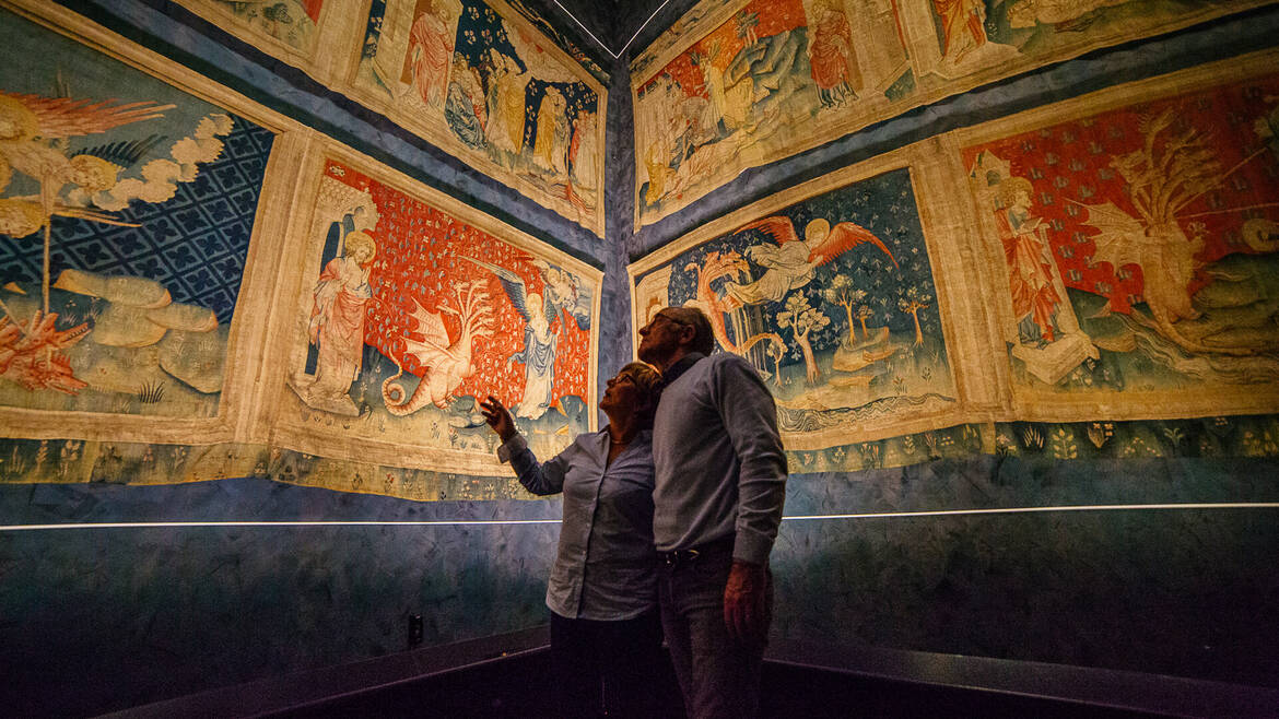 Couple looking at the Tapestry of the Apocalypse, at Château d'Angers