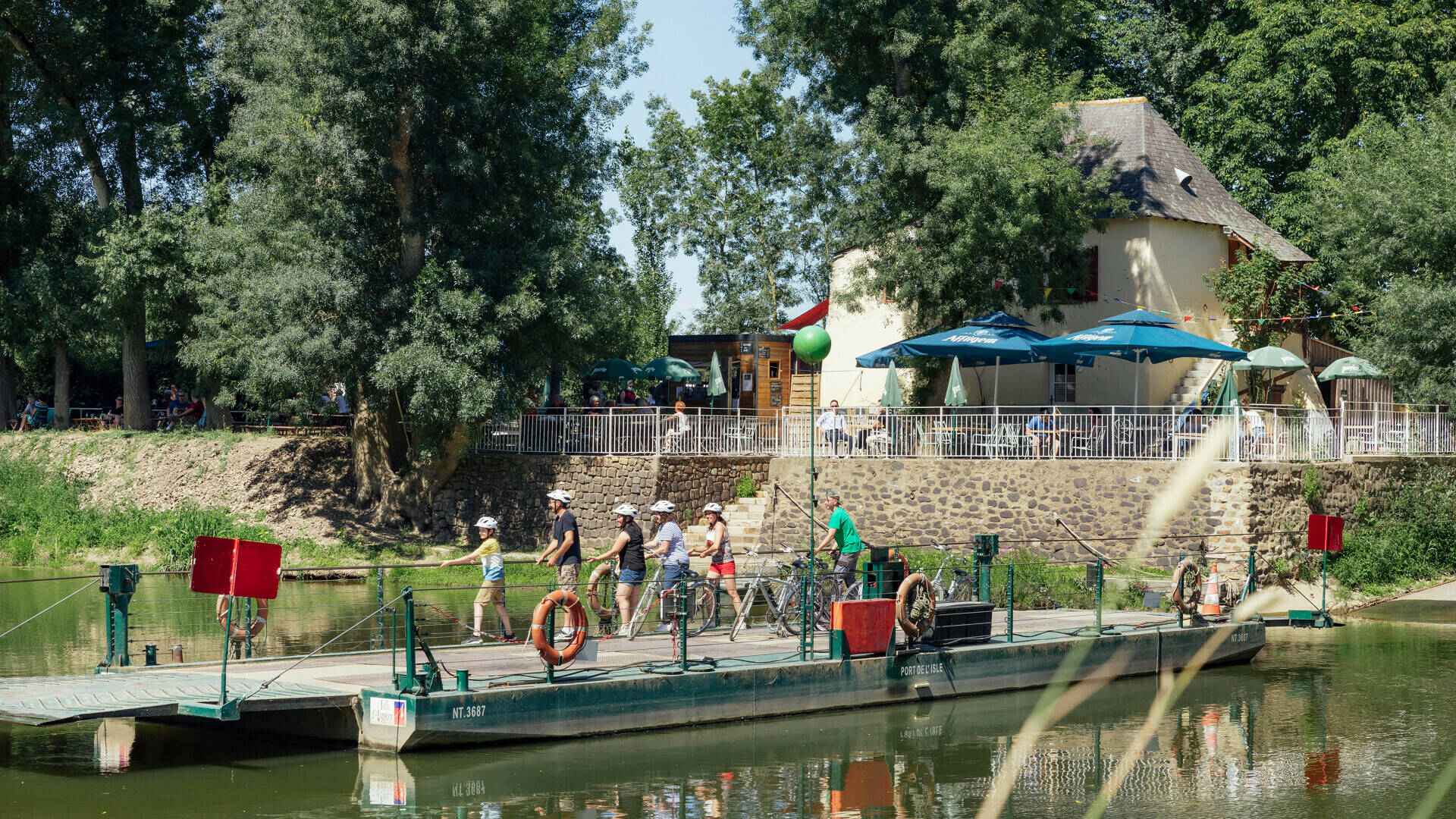 The ferry bridge, île Saint-Aubin in Angers 