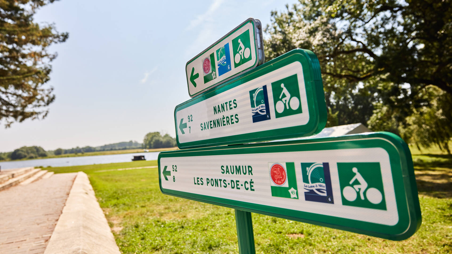 Panneaux de signalisation de la Loire à vélo à Bouchemaine