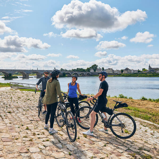 Cyclistes en Gravel le long de la Loire 