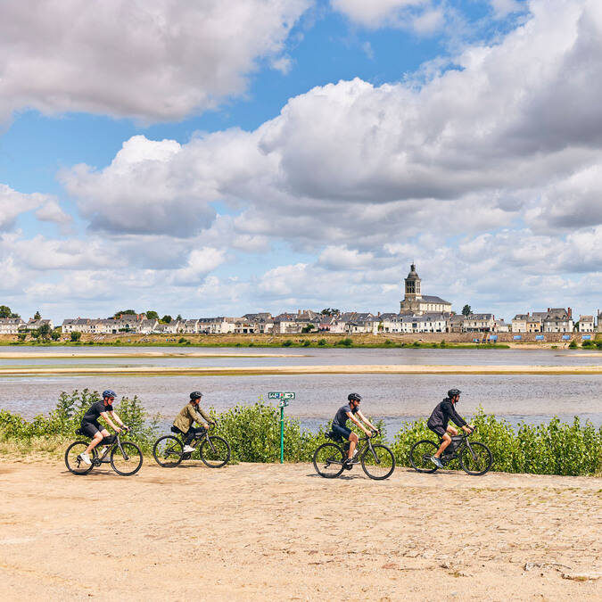 Cyclistes en Gravel le long de la Loire 