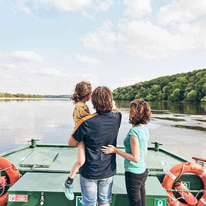 Famille sur le bateau Loire Odyssée