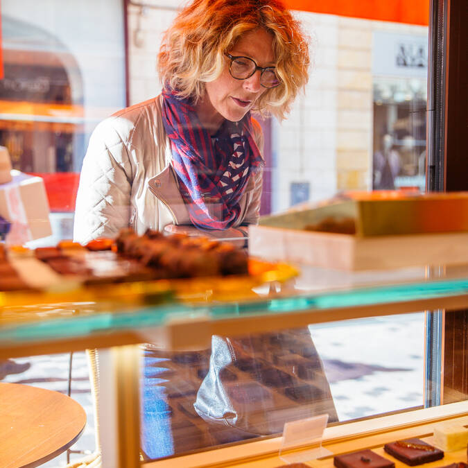 Taste the ‘Caramandes’ at Chocolaterie Benoit © Les Conteurs