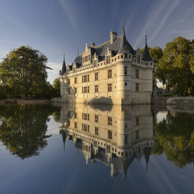Château d'Azay le Rideau au bord de l'eau