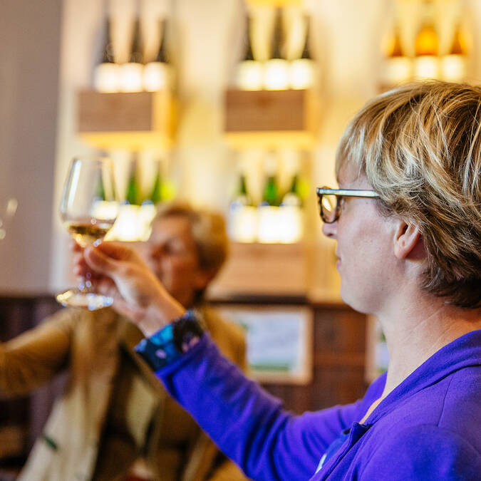 Wine tasting at Domaine du Closel © Les Conteurs
