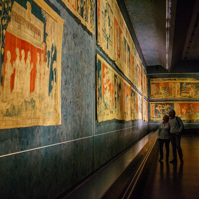 Découverte de la Tapisserie de l'Apocalypse en amoureux